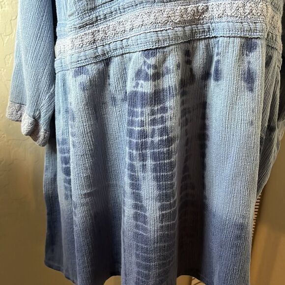 La Blues dip dyed gauze blouse. Mid-length sleeves w/ attached undergarment. - Picture 6 of 13